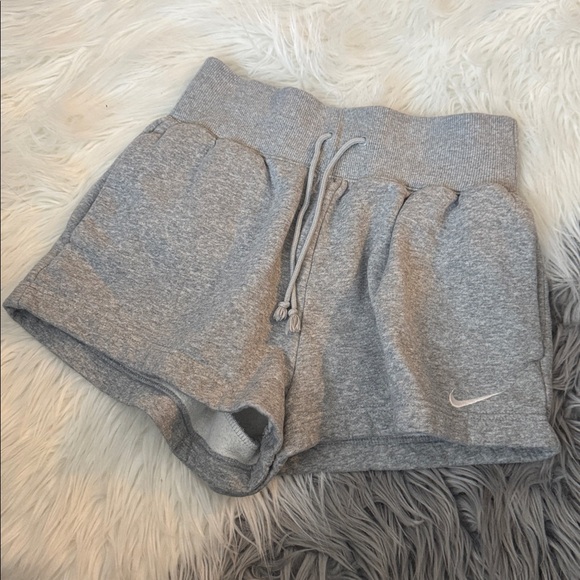 Women NIKE SC Phoenix Fleece
High Waisted Loose Short SZ S - Picture 2 of 5